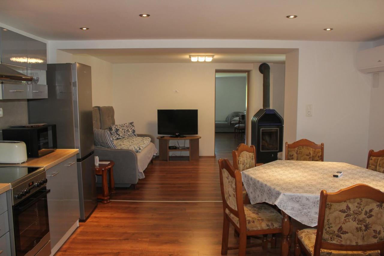 Das Blaue Haus Guesthouse - Kovacshida ภายนอก รูปภาพ
