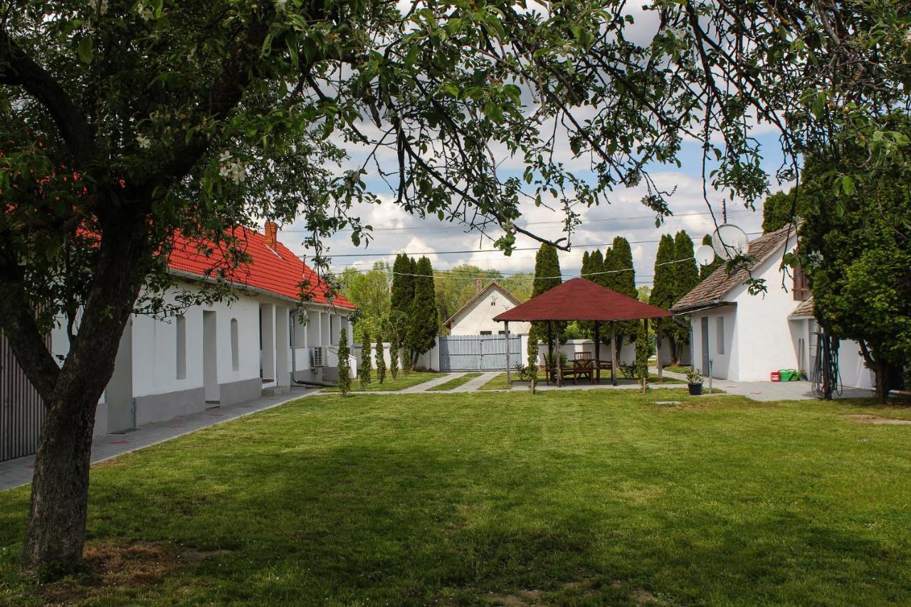 Das Blaue Haus Guesthouse - Kovacshida ภายนอก รูปภาพ